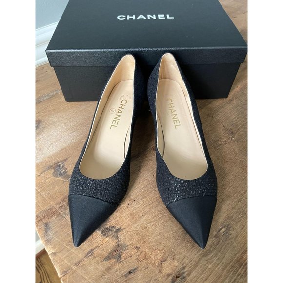 Gabrielle CHANEL Coco Black Tweed Cap Toe Low Pump - Picture 3 of 13
